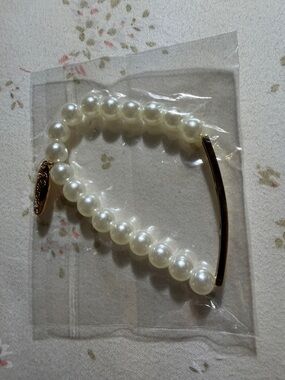 Pearl Bead Stretch Bracelet with Gold Bar